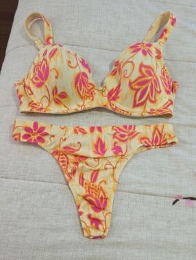 Victoria Secret Panty And Bra Set